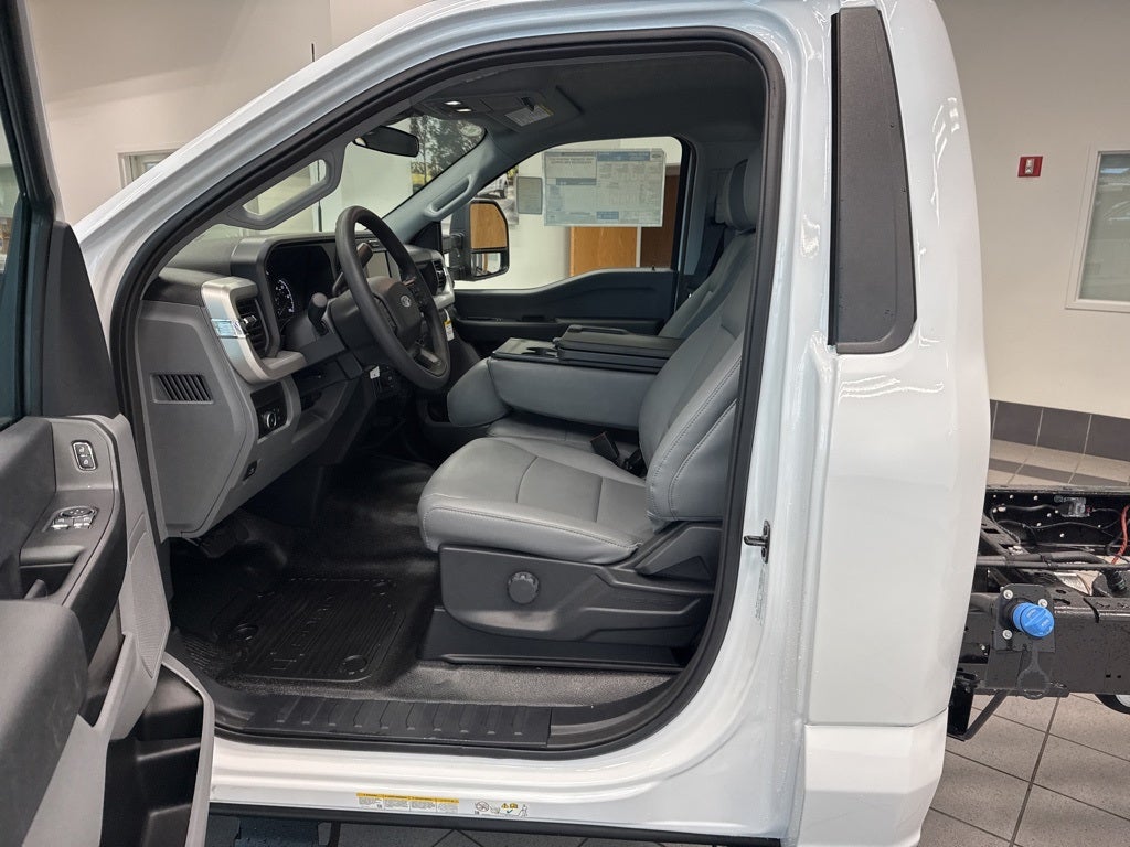 2026 Ford F-550SD DRW