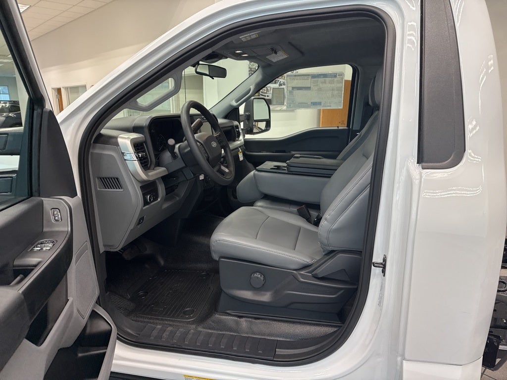 2026 Ford F-550SD DRW