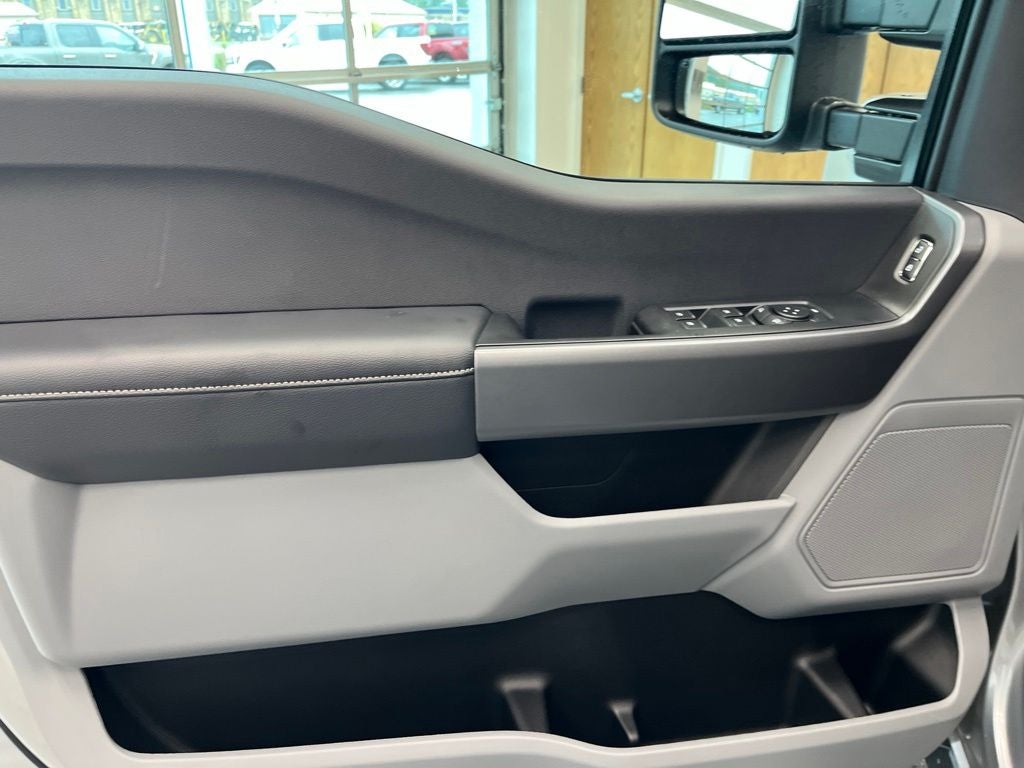2027 Ford F-250SD XLT