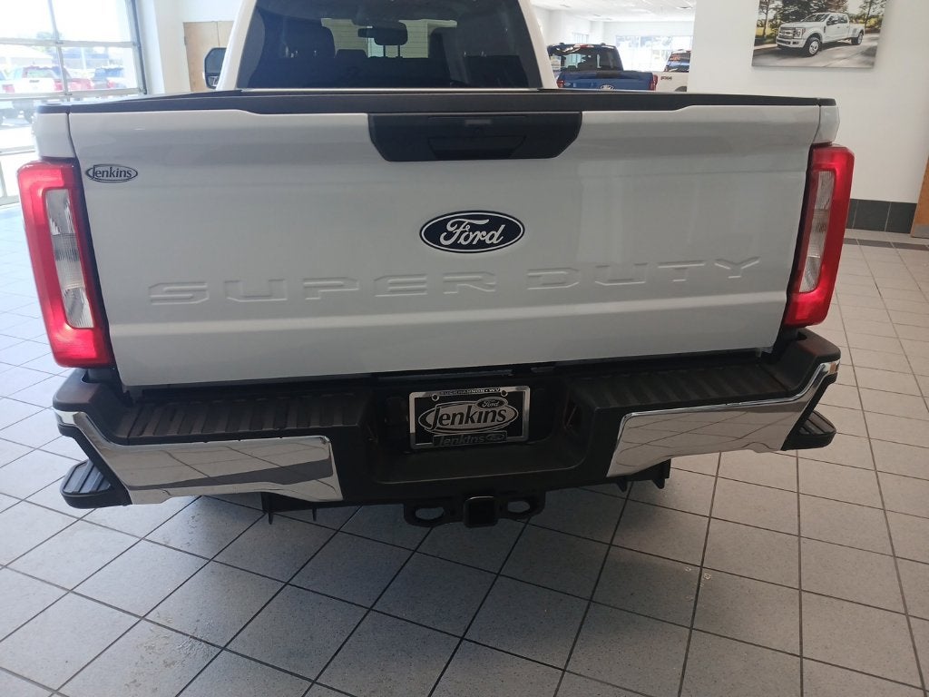 2027 Ford F-350SD XLT