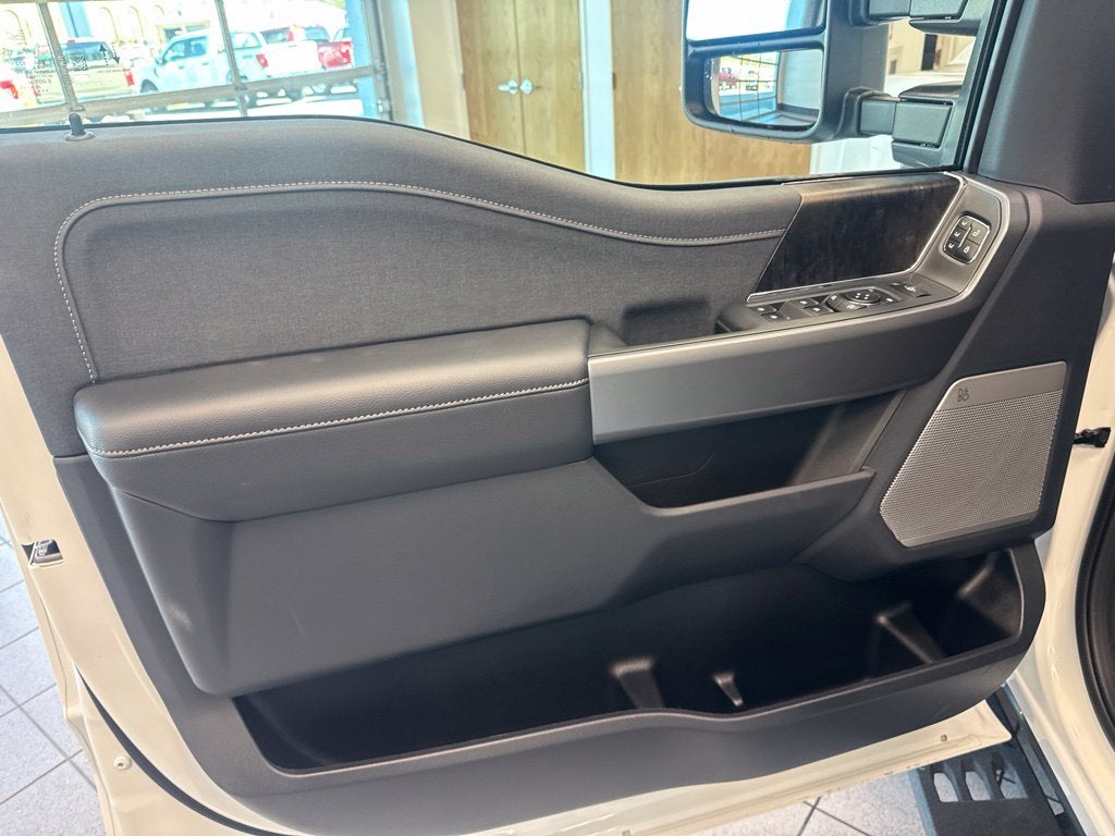 2027 Ford F-350SD Lariat