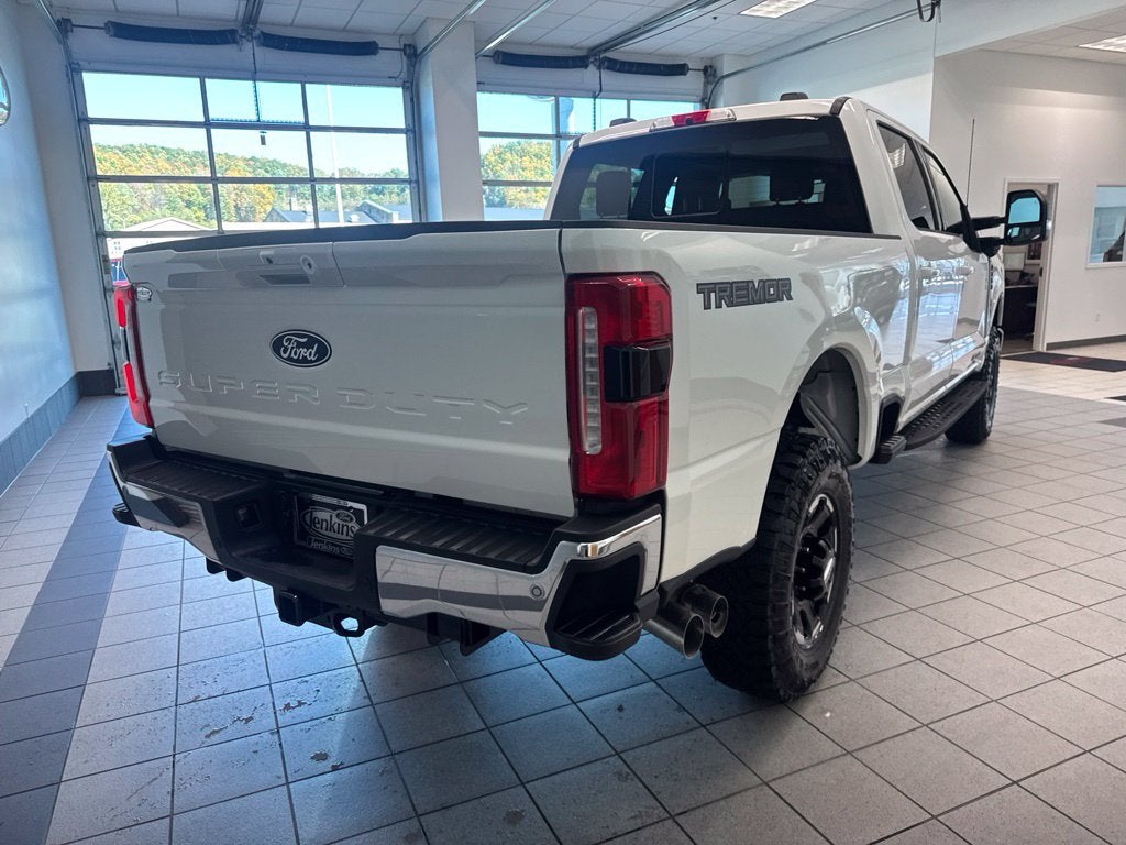 2027 Ford F-350SD Lariat