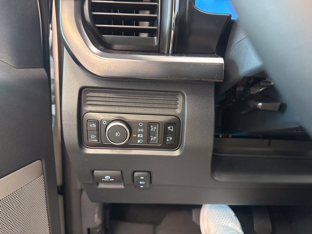 2027 Ford F-350SD Lariat