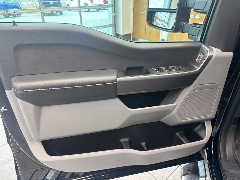2027 Ford F-350SD XLT DRW