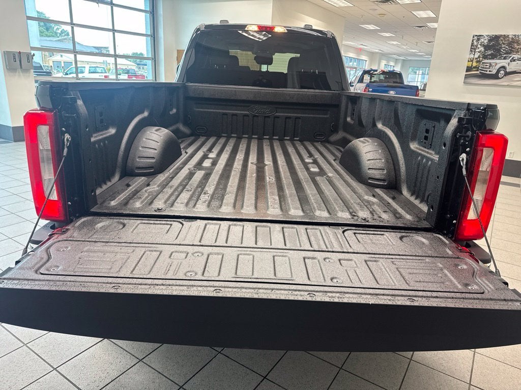 2027 Ford F-350SD XLT DRW