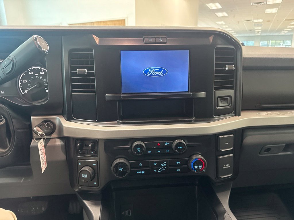 2027 Ford F-350SD XLT DRW