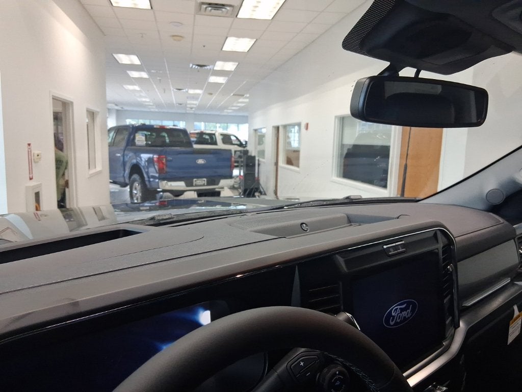 2027 Ford F-350SD Lariat DRW