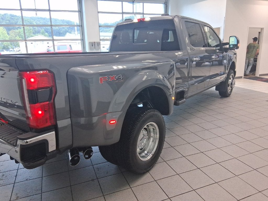 2027 Ford F-350SD Lariat DRW
