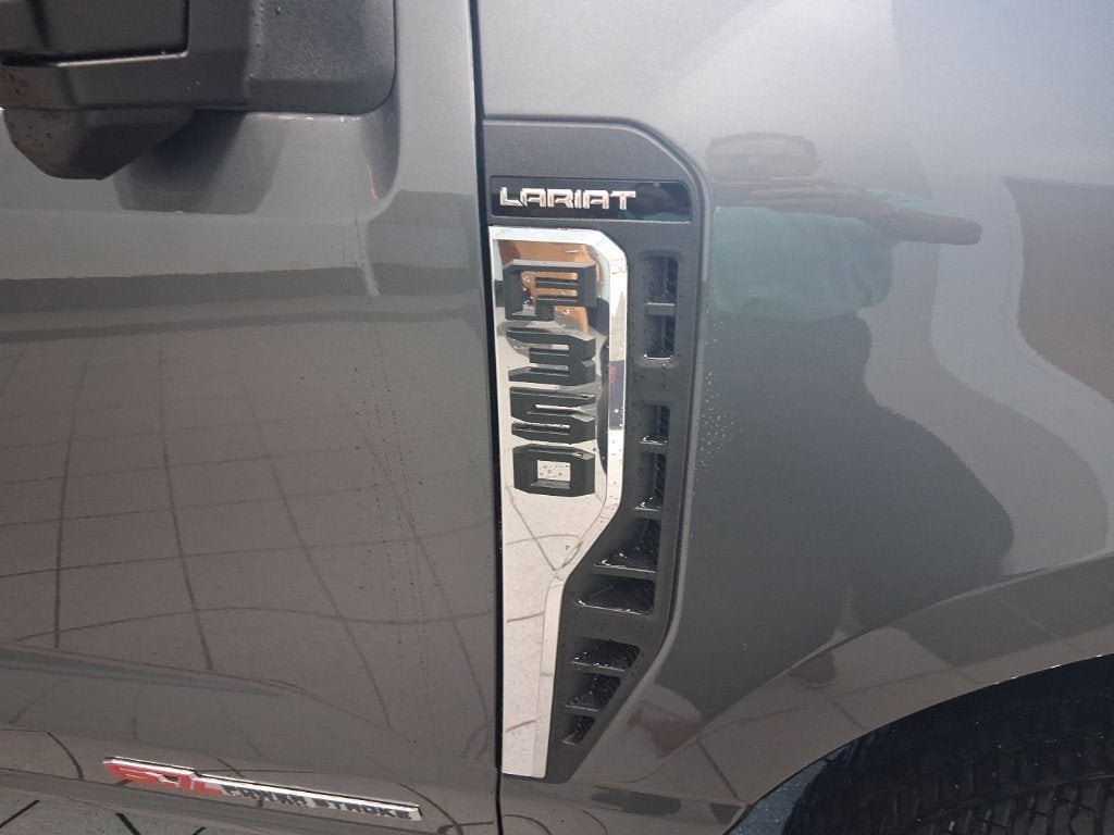 2027 Ford F-350SD Lariat DRW