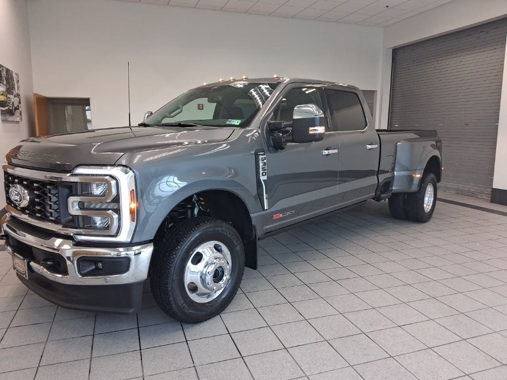 2027 Ford F-350SD Lariat DRW