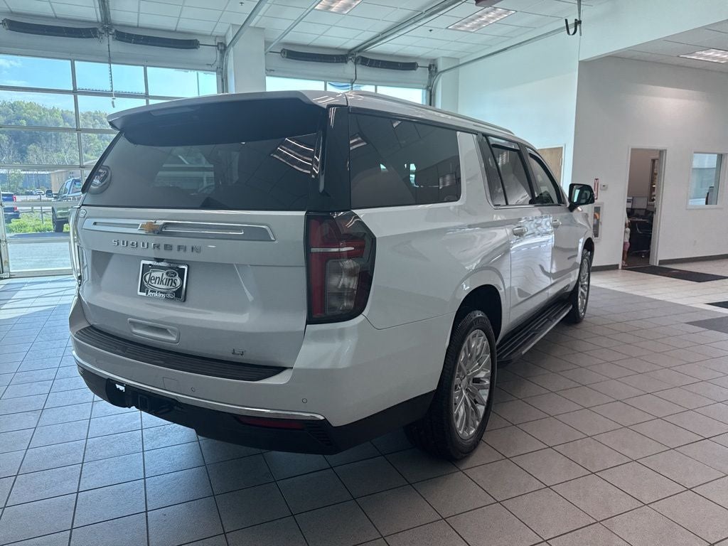 2023 Chevrolet Suburban LT