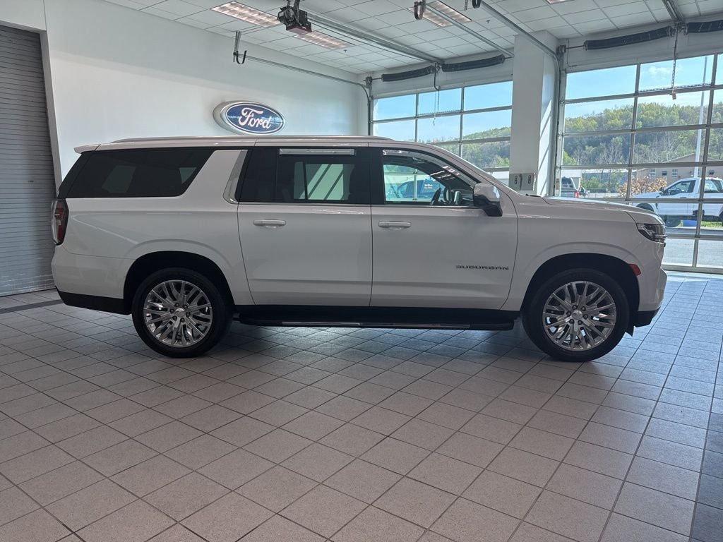 2023 Chevrolet Suburban LT