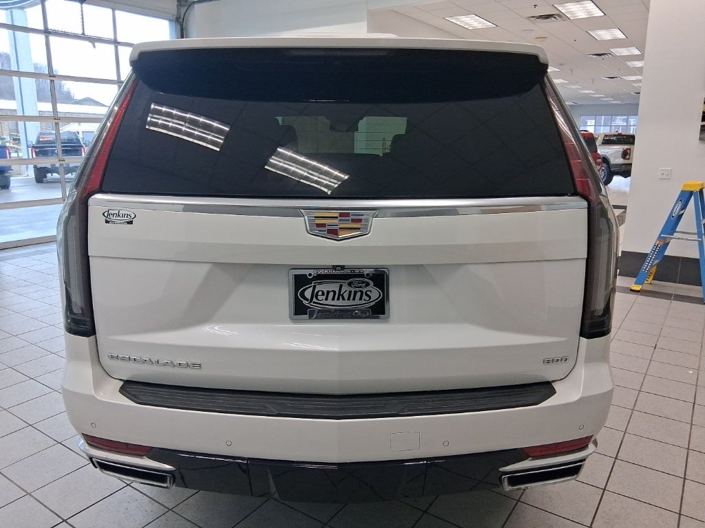 2022 Cadillac Escalade Luxury