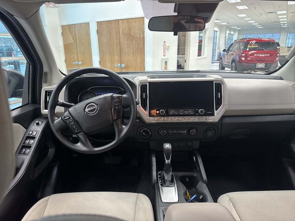 2025 Nissan Frontier SV