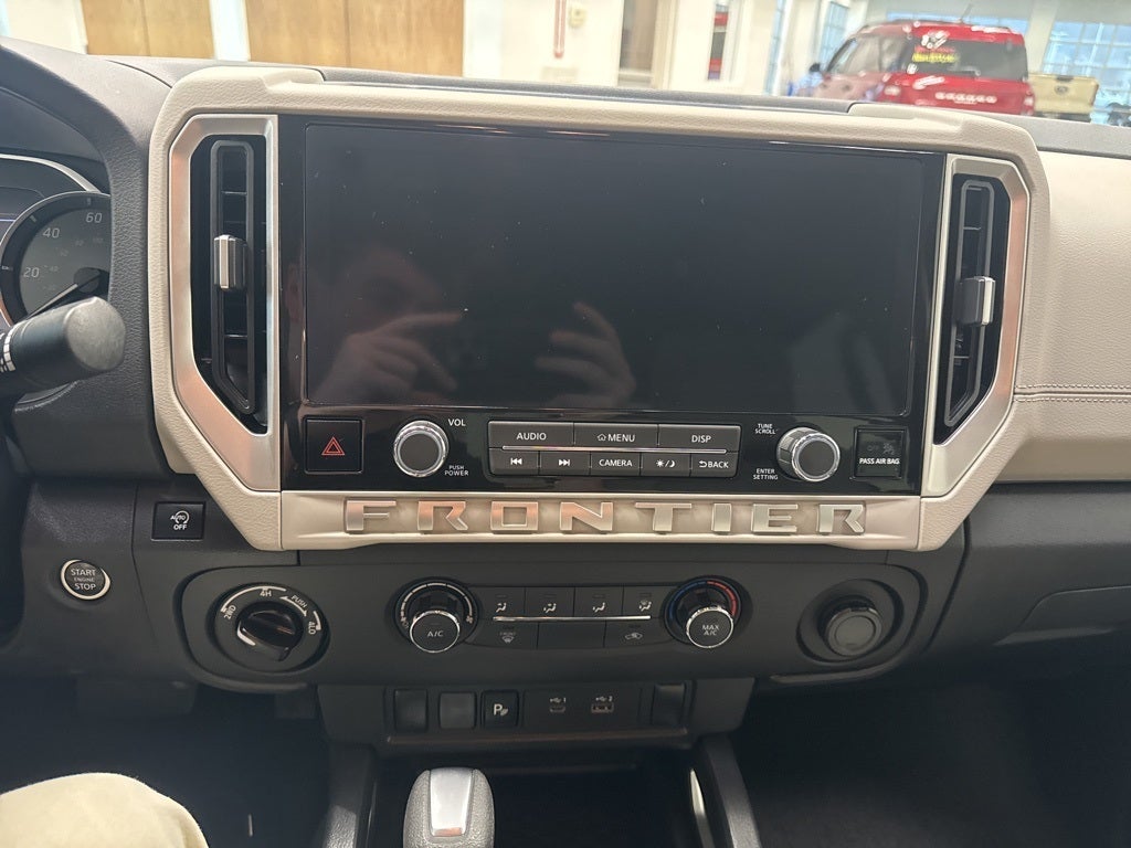 2025 Nissan Frontier SV