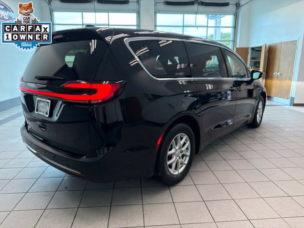 2025 Chrysler Pacifica Select