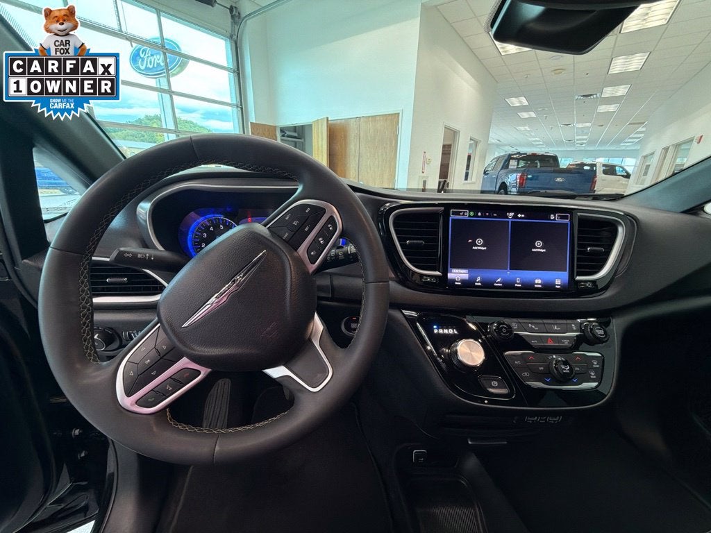 2025 Chrysler Pacifica Select