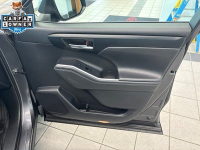 2022 Toyota Highlander Hybrid XLE