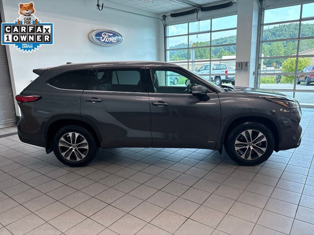 2022 Toyota Highlander Hybrid XLE