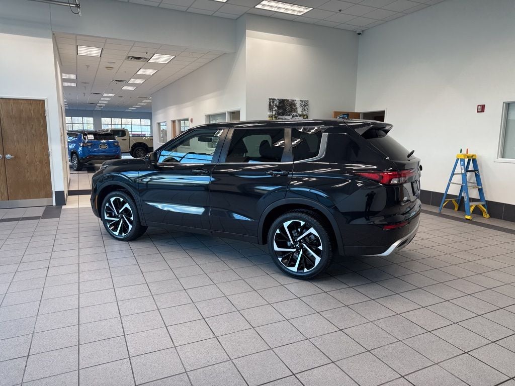 2022 Mitsubishi Outlander SE