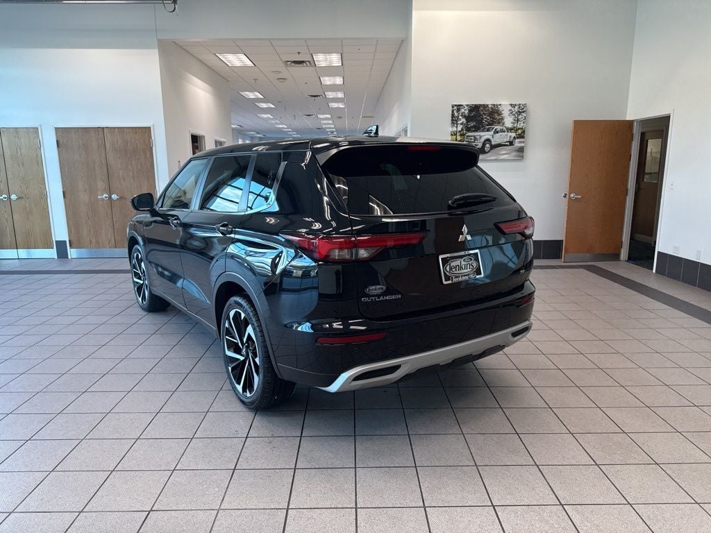 2022 Mitsubishi Outlander SE