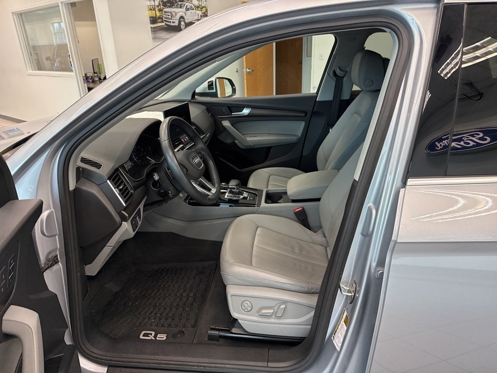 2023 Audi Q5 45 S line Premium quattro